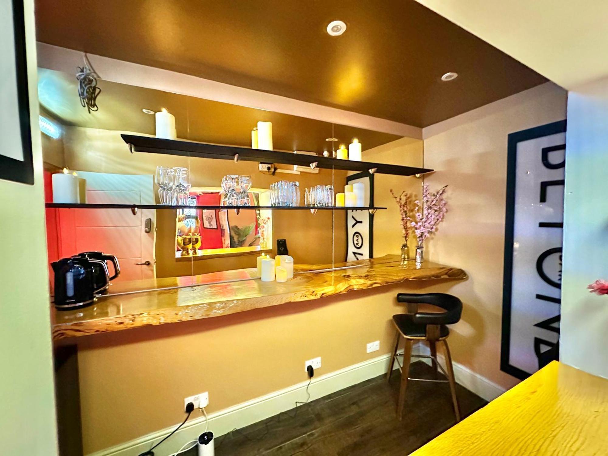 Beyond - Romantic Basement Apartment - Close To Beach - With Parking Bournemouth Exterior foto
