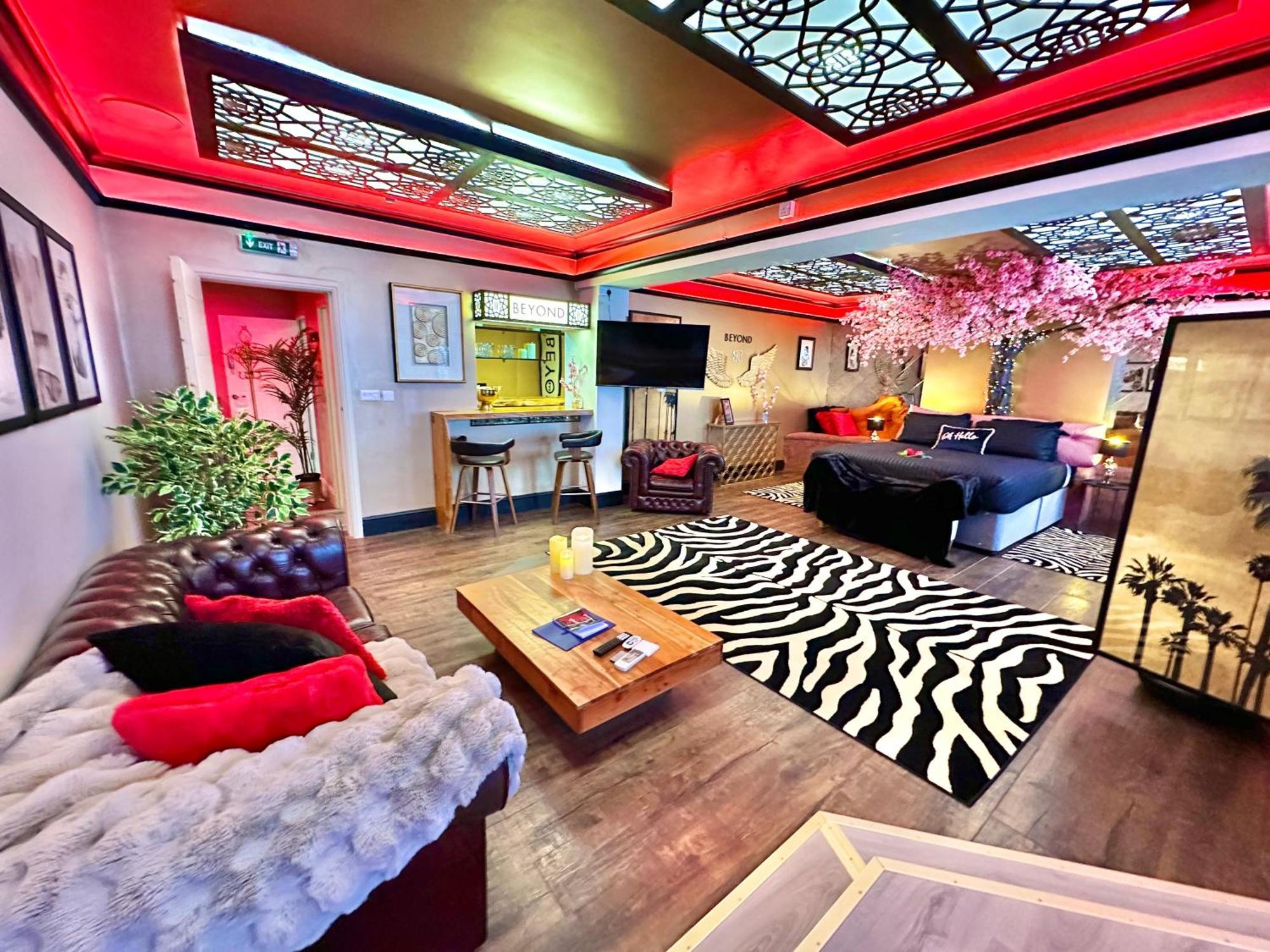 Beyond - Romantic Basement Apartment - Close To Beach - With Parking Bournemouth Exterior foto