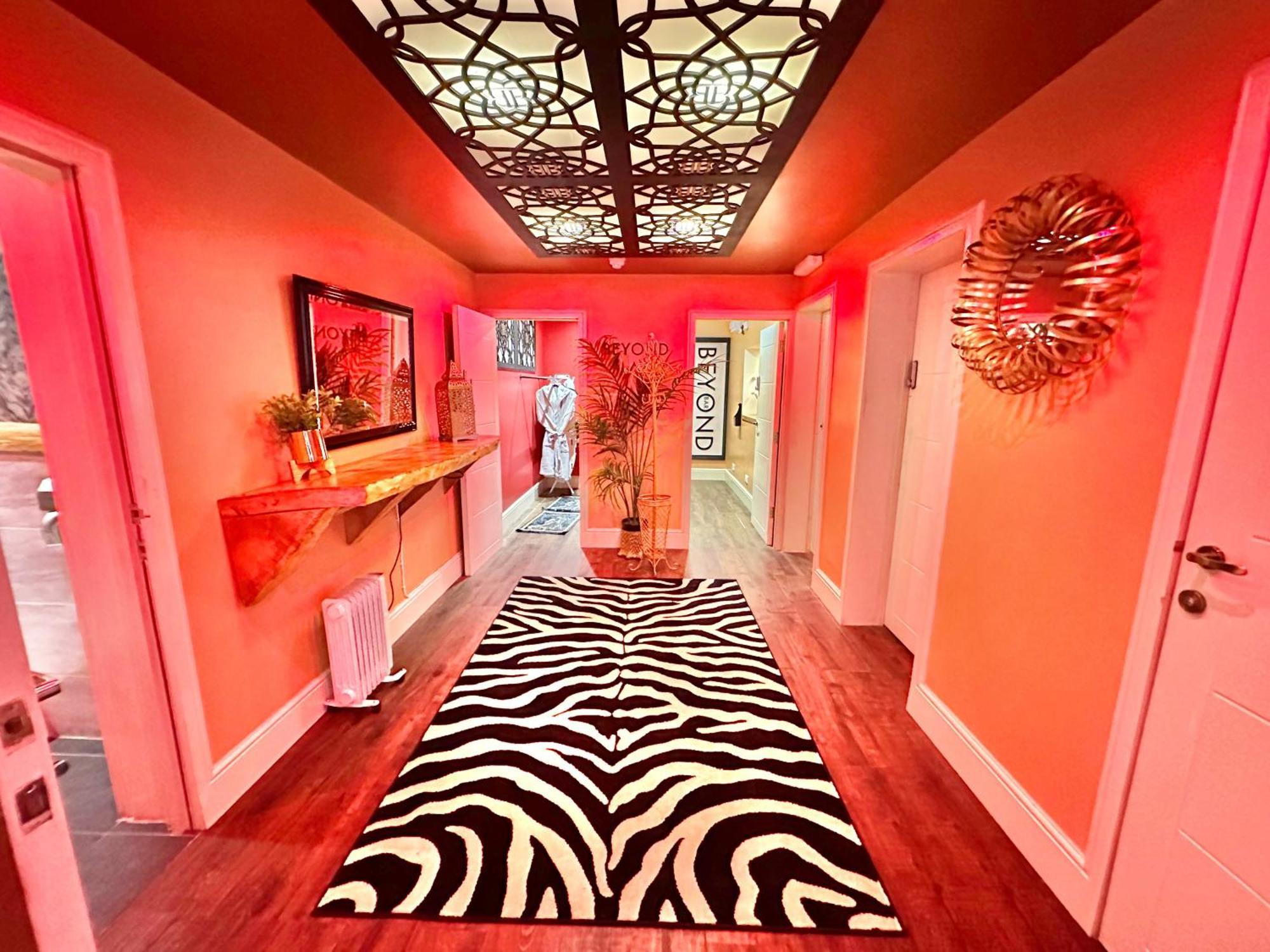 Beyond - Romantic Basement Apartment - Close To Beach - With Parking Bournemouth Exterior foto