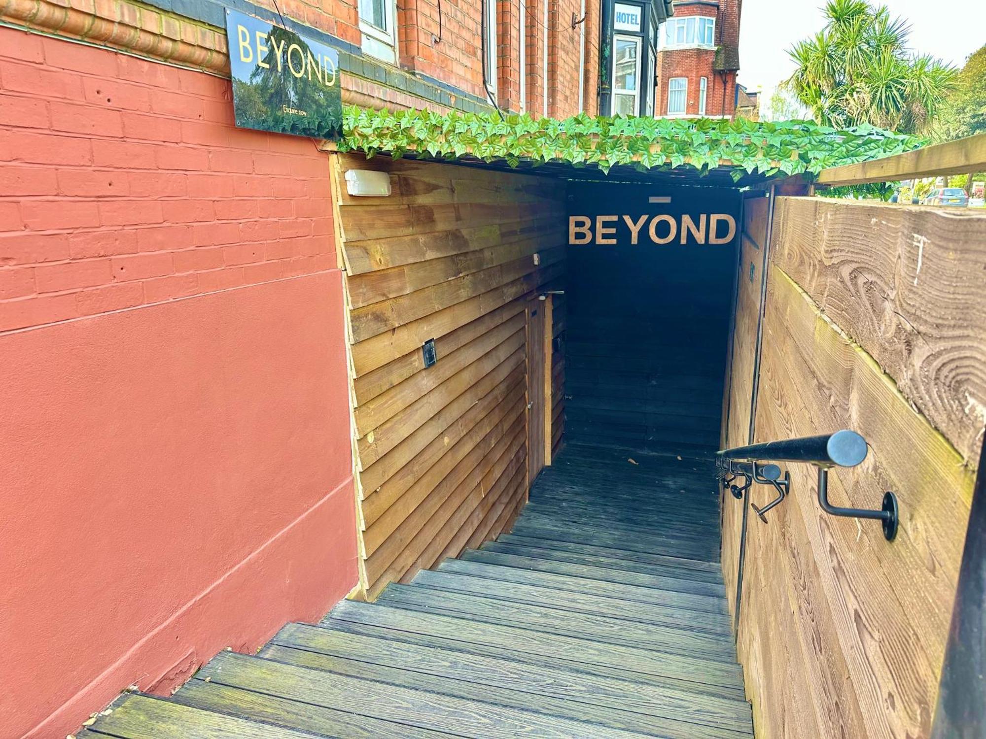 Beyond - Romantic Basement Apartment - Close To Beach - With Parking Bournemouth Exterior foto