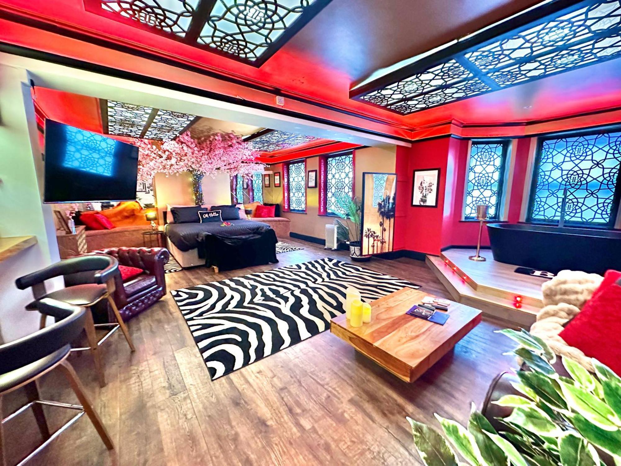 Beyond - Romantic Basement Apartment - Close To Beach - With Parking Bournemouth Exterior foto