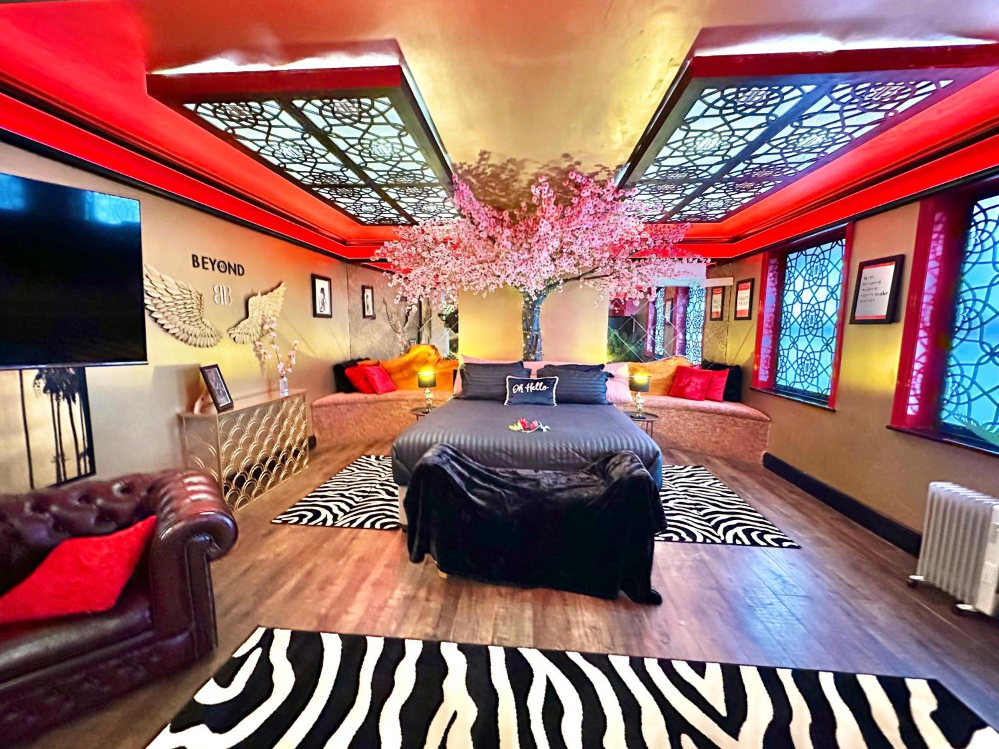 Beyond - Romantic Basement Apartment - Close To Beach - With Parking Bournemouth Exterior foto